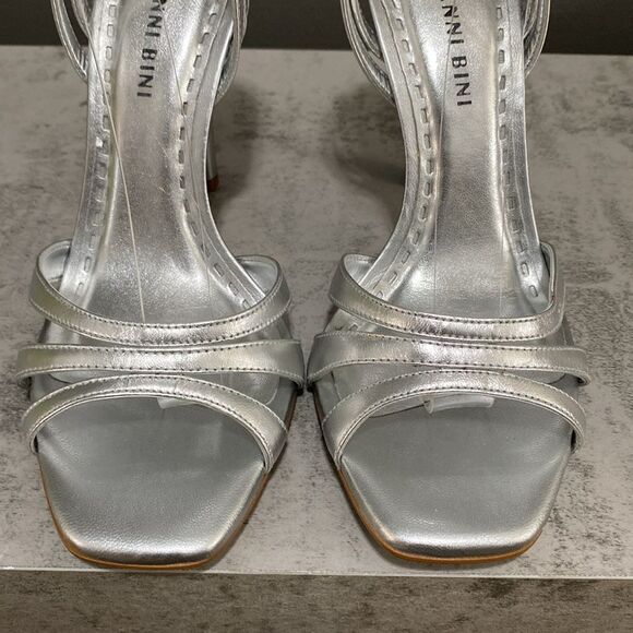 NWT Gianni Bini Metallic Silver Heels size 8 - Picture 5 of 16